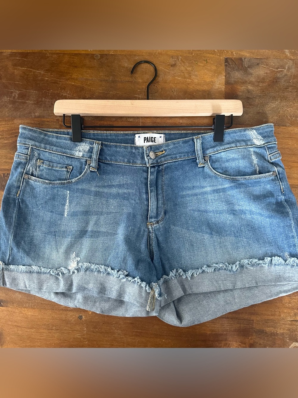 PAIGE Women's Blue Distressed Denim Shorts‎ size 31